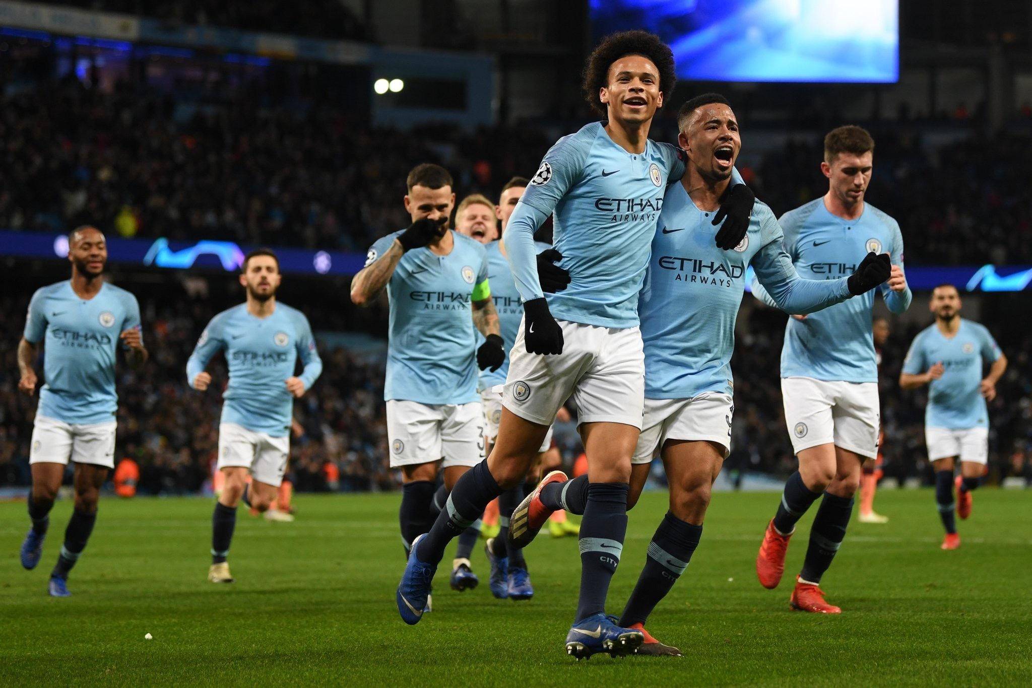 墙铁壁般坚 墙铁壁般坚